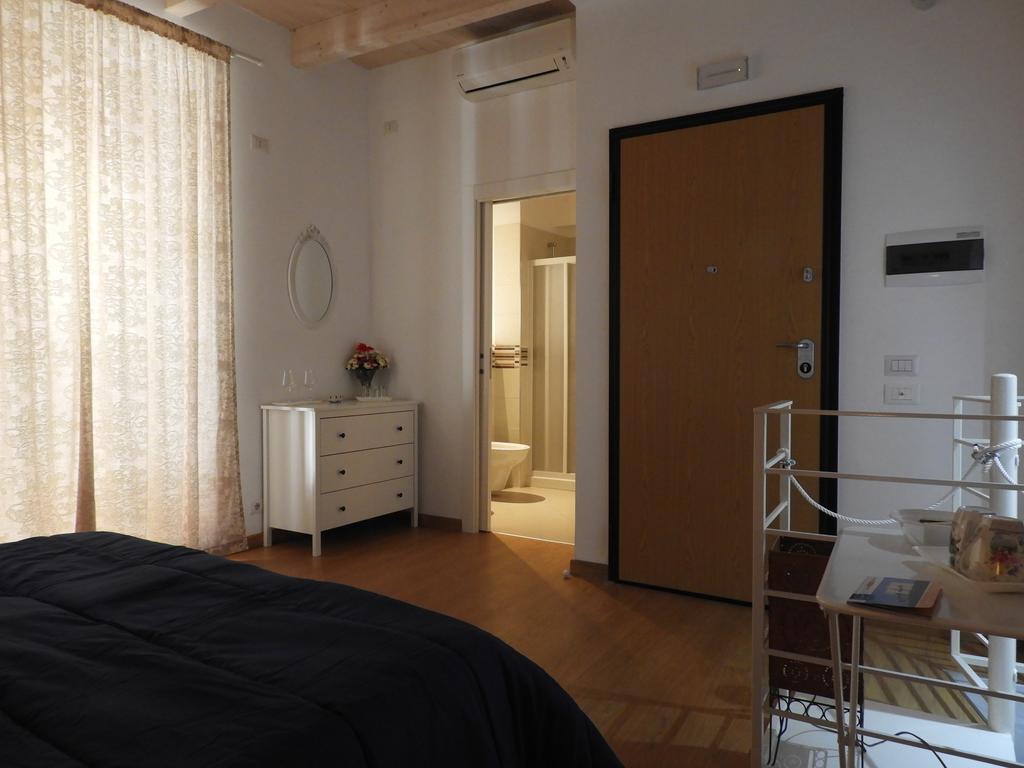 Arco Della Neve Guest House Бари Экстерьер фото
